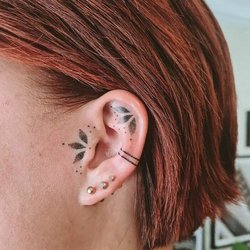 Татуировка на ушите и зад ушите