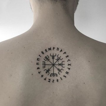 Татуировка с руни