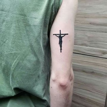 Татуировка на кръст