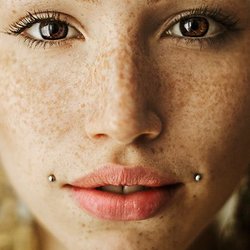Пиърсинг на лицето